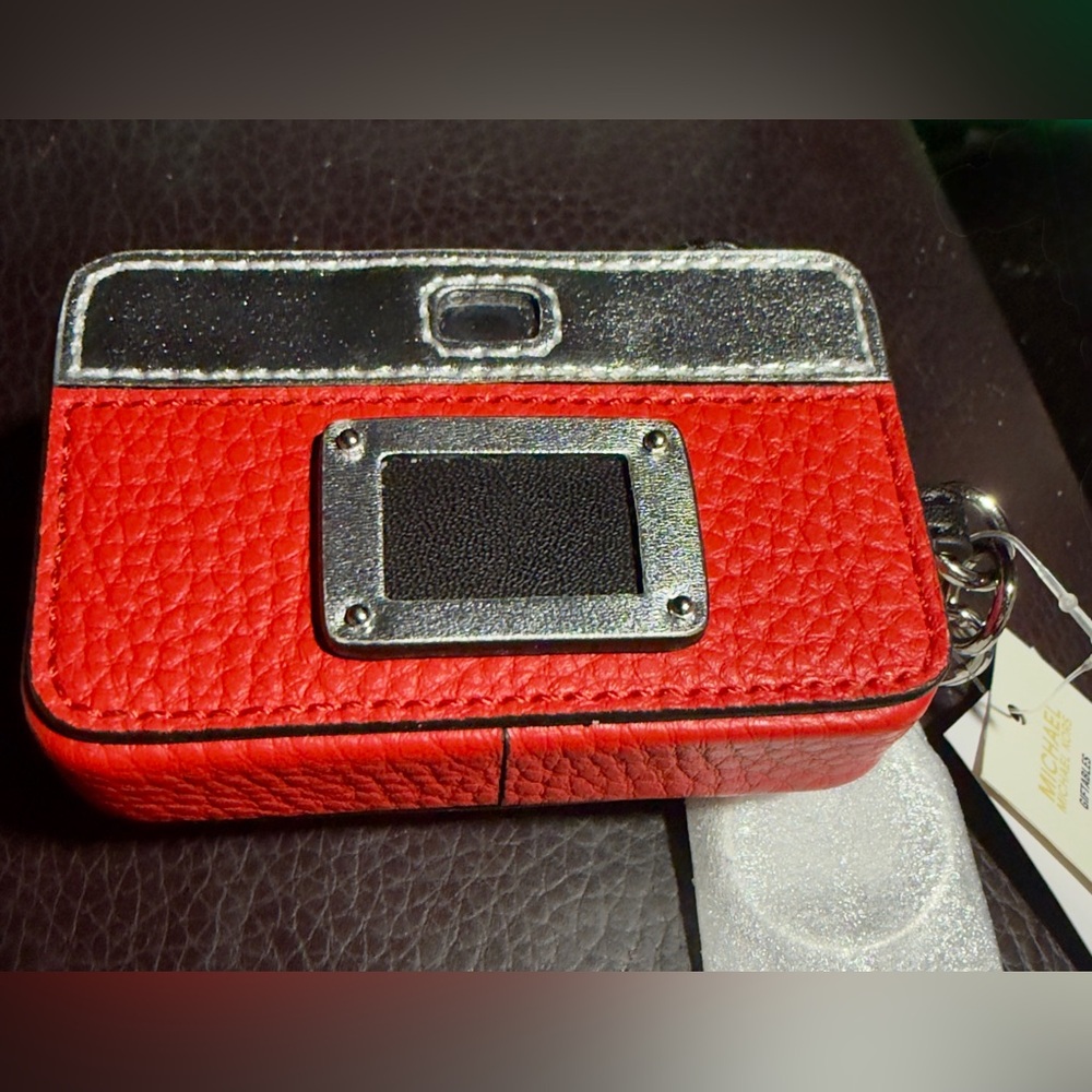 👛 RESERVED aposher. Michael Kors Red and Silver Camera Charm Keychain. Leather - Picture 2 of 3